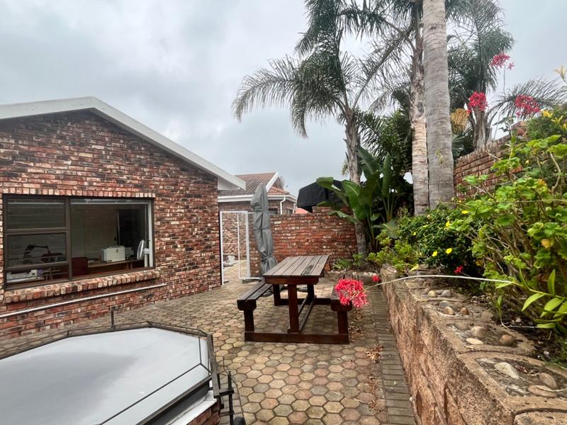 4 Bedroom Property for Sale in Fraaiuitsig Western Cape